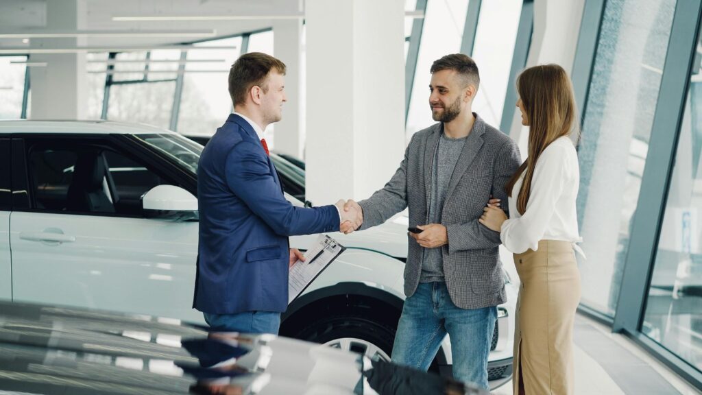 New Zealand drivers in a car illustrating car loan interest rates and repayments